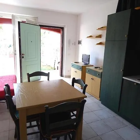 Apartamento Trilocale Con Giardino A - S011 *