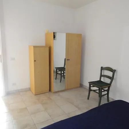 Apartamento Trilocale Con Giardino A - S011 *