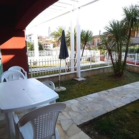 Apartamento Trilocale Con Giardino A - S011
